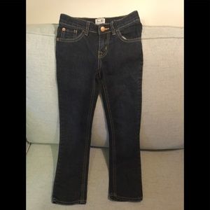 Skinny stretch jeans in 6x/7 for little girls.